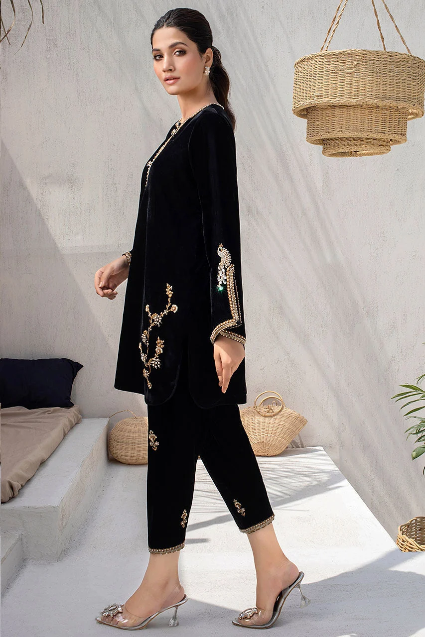 Black Embellished Velvet Kurta With Tassle Detailing - Image 3