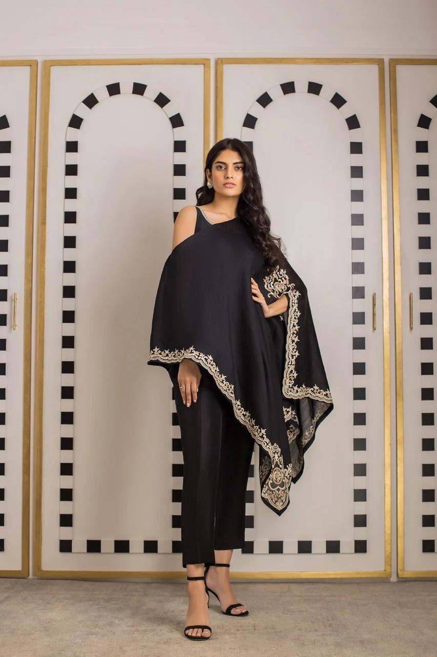 Off Shoulder Asymmetrical Top With trousers - Image 4